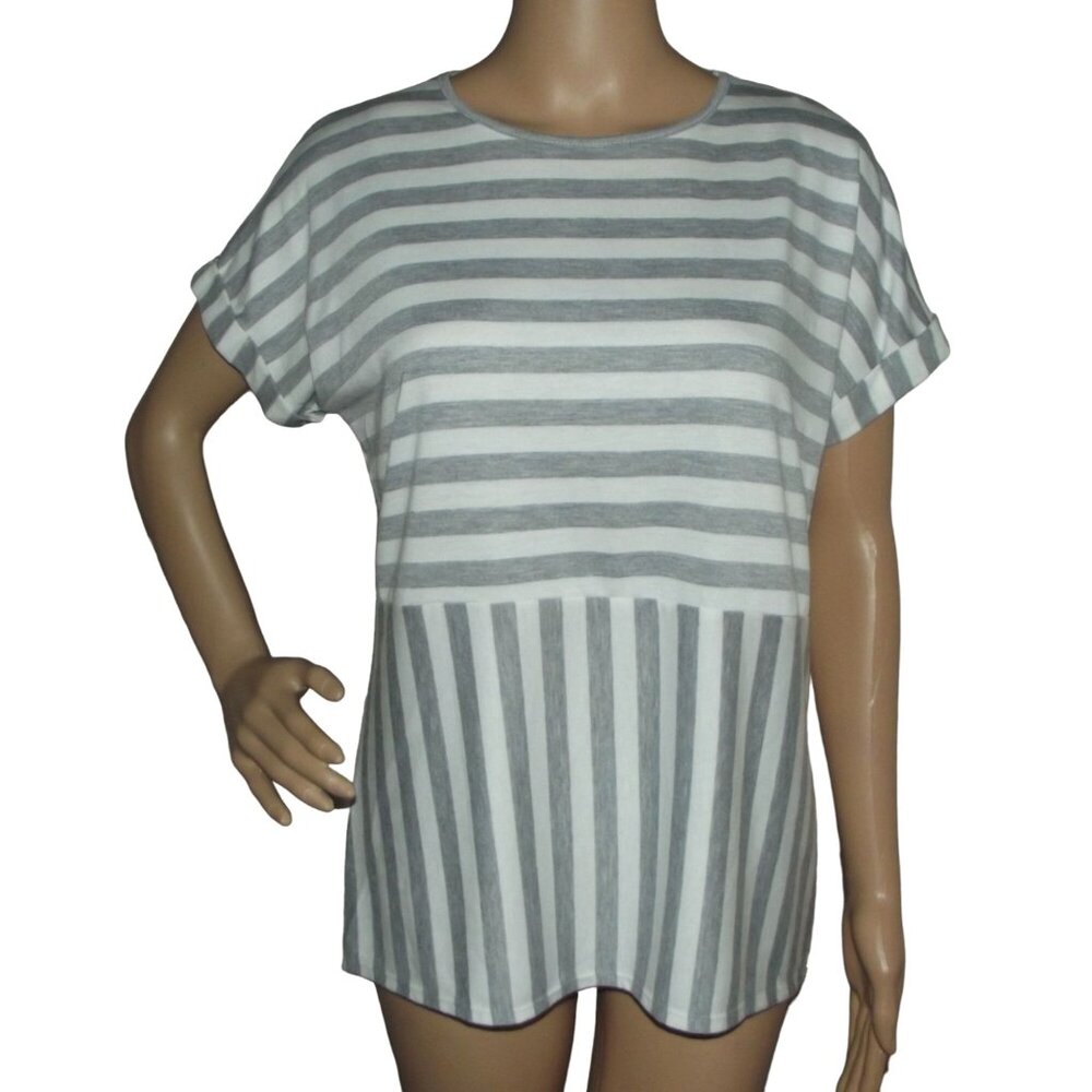 Daytrip Knit Top Womens Size Medium gray white striped shirt blouse short sleeve